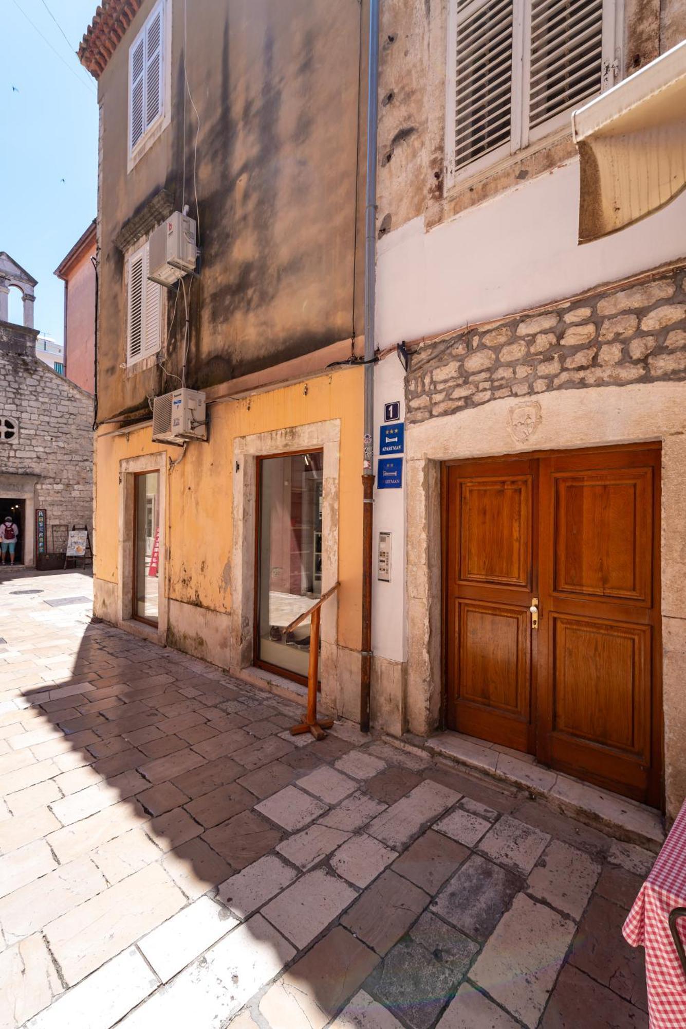 Apartamento Timeless Antique Old Town With Terrace Zadar Exterior foto