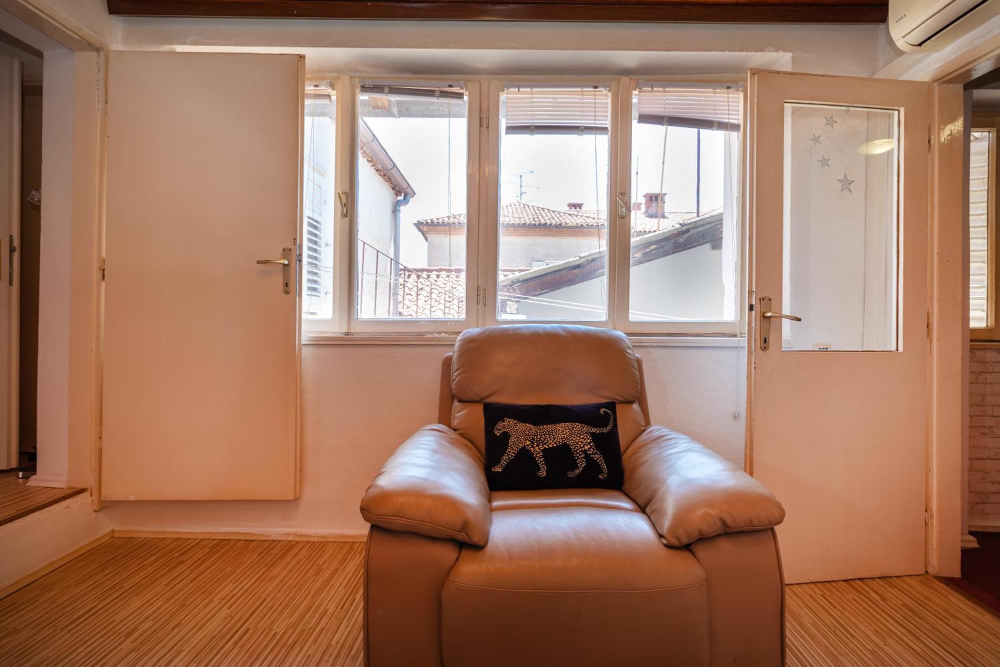 Apartamento Timeless Antique Old Town With Terrace Zadar Exterior foto