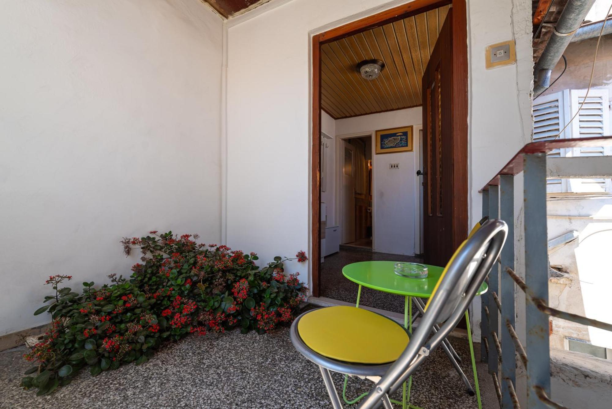 Apartamento Timeless Antique Old Town With Terrace Zadar Exterior foto